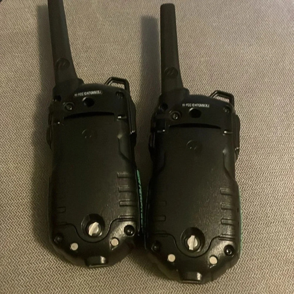 Motorola walkie talkies - Picture 3 of 3